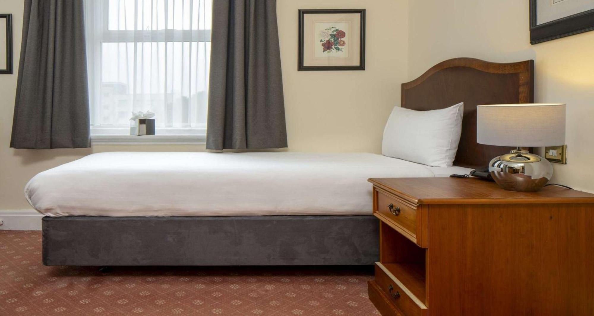 Отель Carlton Hotel, Bw Signature Collection 3*